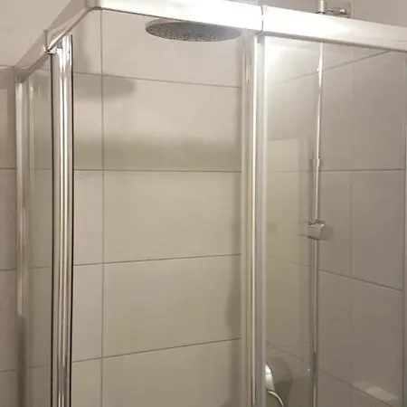 New Cheap Private Room, Kitchen , Overwieuw Sea,tram On Spot, 12 Minutes From Train Station With Tram , In 17 Min Tram , Privee Pas Cher, Cuisine Equipee , Tram Sur Place, Apercu Mer, 12 Min De La Gare De Avec Le Tram, 17 Min * ニース