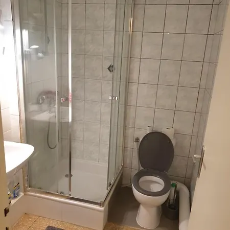 New Cheap Private Room, Kitchen , Overwieuw Sea,tram On Spot, 12 Minutes From Train Station With Tram , In 17 Min Tram , Privee Pas Cher, Cuisine Equipee , Tram Sur Place, Apercu Mer, 12 Min De La Gare De Avec Le Tram, 17 Min * ニース