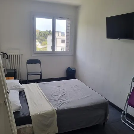 ベッド・アンド・ブレックファスト New Cheap Private Room, Kitchen , Overwieuw Sea,tram On Spot, 12 Minutes From Train Station With Tram , In 17 Min Tram , Privee Pas Cher, Cuisine Equipee , Tram Sur Place, Apercu Mer, 12 Min De La Gare De Avec Le Tram, 17 Min *
