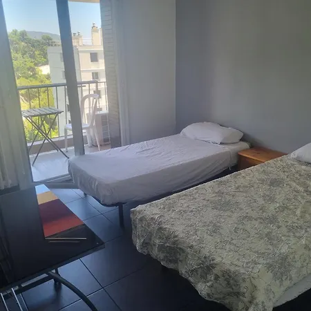 New Cheap Private Room, Kitchen , Overwieuw Sea,tram On Spot, 12 Minutes From Train Station With Tram , In 17 Min Tram , Privee Pas Cher, Cuisine Equipee , Tram Sur Place, Apercu Mer, 12 Min De La Gare De Avec Le Tram, 17 Min *