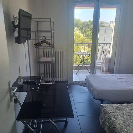 New Cheap Private Room, Kitchen , Overwieuw Sea,tram On Spot, 12 Minutes From Train Station With Tram , In 17 Min Tram , Privee Pas Cher, Cuisine Equipee , Tram Sur Place, Apercu Mer, 12 Min De La Gare De Avec Le Tram, 17 Min ベッド・アンド・ブレックファスト