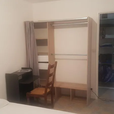 New Cheap Private Room, Kitchen , Overwieuw Sea,tram On Spot, 12 Minutes From Train Station With Tram , In 17 Min Tram , Privee Pas Cher, Cuisine Equipee , Tram Sur Place, Apercu Mer, 12 Min De La Gare De Avec Le Tram, 17 Min *