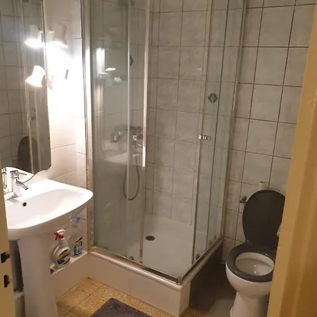 New Cheap Private Room, Kitchen , Overwieuw Sea,tram On Spot, 12 Minutes From Train Station With Tram , In 17 Min Tram , Privee Pas Cher, Cuisine Equipee , Tram Sur Place, Apercu Mer, 12 Min De La Gare De Avec Le Tram, 17 Min
