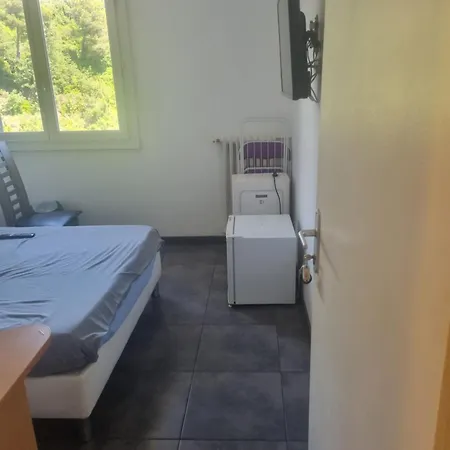 New Cheap Private Room, Kitchen , Overwieuw Sea,tram On Spot, 12 Minutes From Train Station With Tram , In 17 Min Tram , Privee Pas Cher, Cuisine Equipee , Tram Sur Place, Apercu Mer, 12 Min De La Gare De Avec Le Tram, 17 Min *
