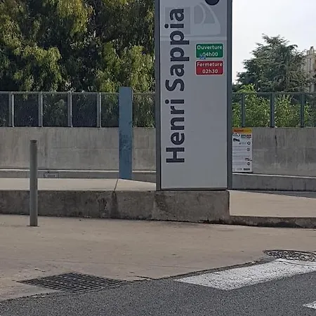 New Cheap Private Room, Kitchen ,tram On Site, 12 Minutes From Train Station With Tram , In 17 Min With Tram , Privée Pas Cher, Cuisine équipée , Tram Sur Place, à 12 Min De La Gare De Avec Le Tram, 17 Min Bed and breakfast