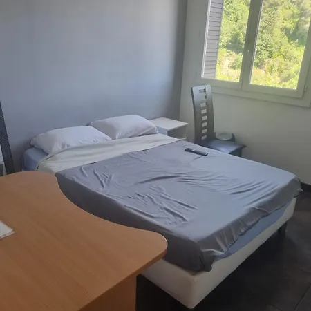 New Cheap Private Room, Kitchen ,tram On Site, 12 Minutes From Train Station With Tram , In 17 Min With Tram , Privée Pas Cher, Cuisine équipée , Tram Sur Place, à 12 Min De La Gare De Avec Le Tram, 17 Min Niza