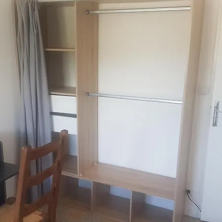 New Cheap Private Room, Kitchen , Overwieuw Sea,tram On Spot, 12 Minutes From Train Station With Tram , In 17 Min Tram , Privee Pas Cher, Cuisine Equipee , Tram Sur Place, Apercu Mer, 12 Min De La Gare De Avec Le Tram, 17 Min * Νίκαια