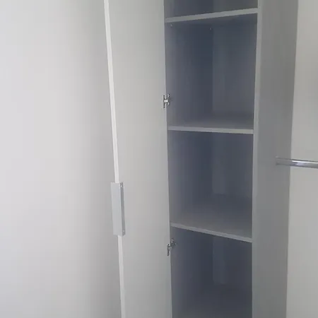 New Cheap Private Room, Kitchen ,tram On Site, 12 Minutes From Train Station With Tram , In 17 Min With Tram , Privée Pas Cher, Cuisine équipée , Tram Sur Place, à 12 Min De La Gare De Avec Le Tram, 17 Min Bed and breakfast Niza