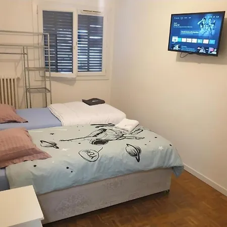 Bed and Breakfast New Cheap Private Room, Kitchen , Overwieuw Sea,tram On Spot, 12 Minutes From Train Station With Tram , In 17 Min Tram , Privee Pas Cher, Cuisine Equipee , Tram Sur Place, Apercu Mer, 12 Min De La Gare De Avec Le Tram, 17 Min *